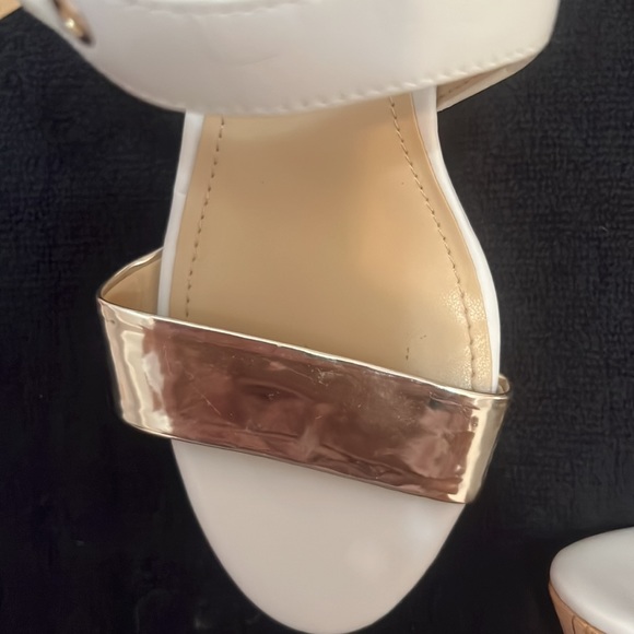 Beautiful white & gold wedge sandal. - Picture 2 of 6